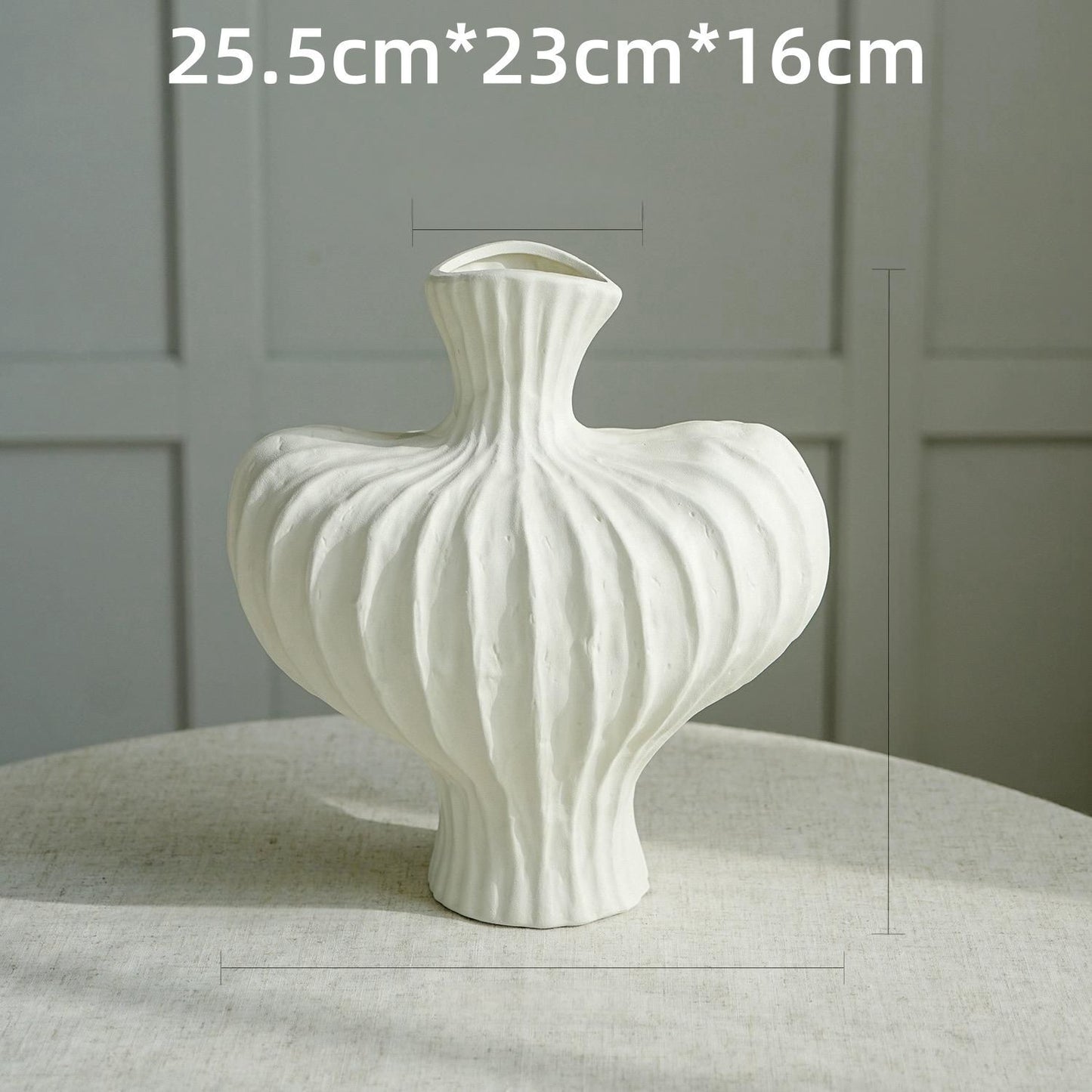 Plastic art imitation ceramic vase